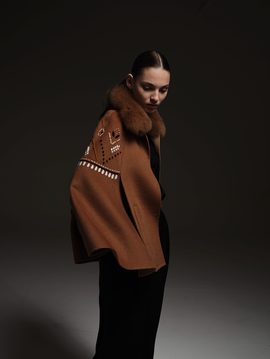 EMBROIDERY CAPE IN CAMEL