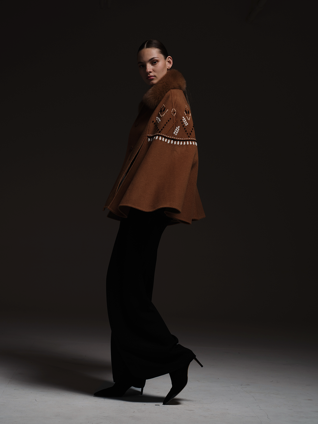 EMBROIDERY CAPE IN CAMEL